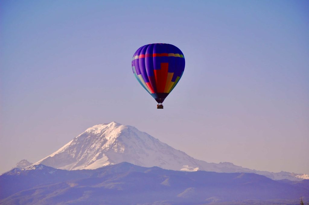 Hot air balloon Mt. Rainier