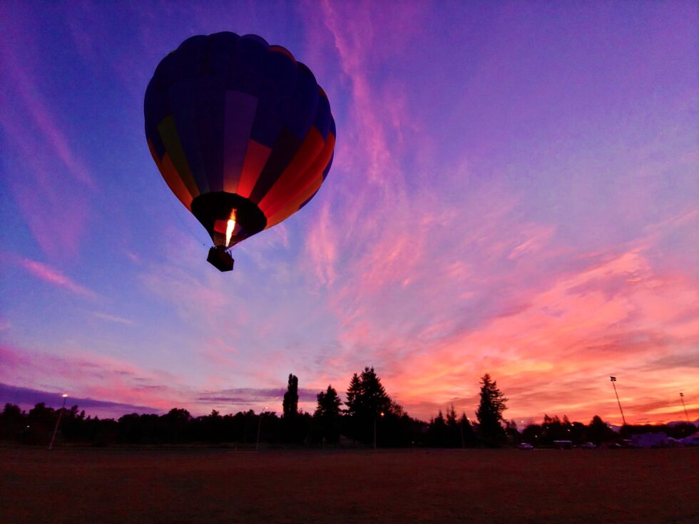 Pre sunrise hot air balloon ride Seattle